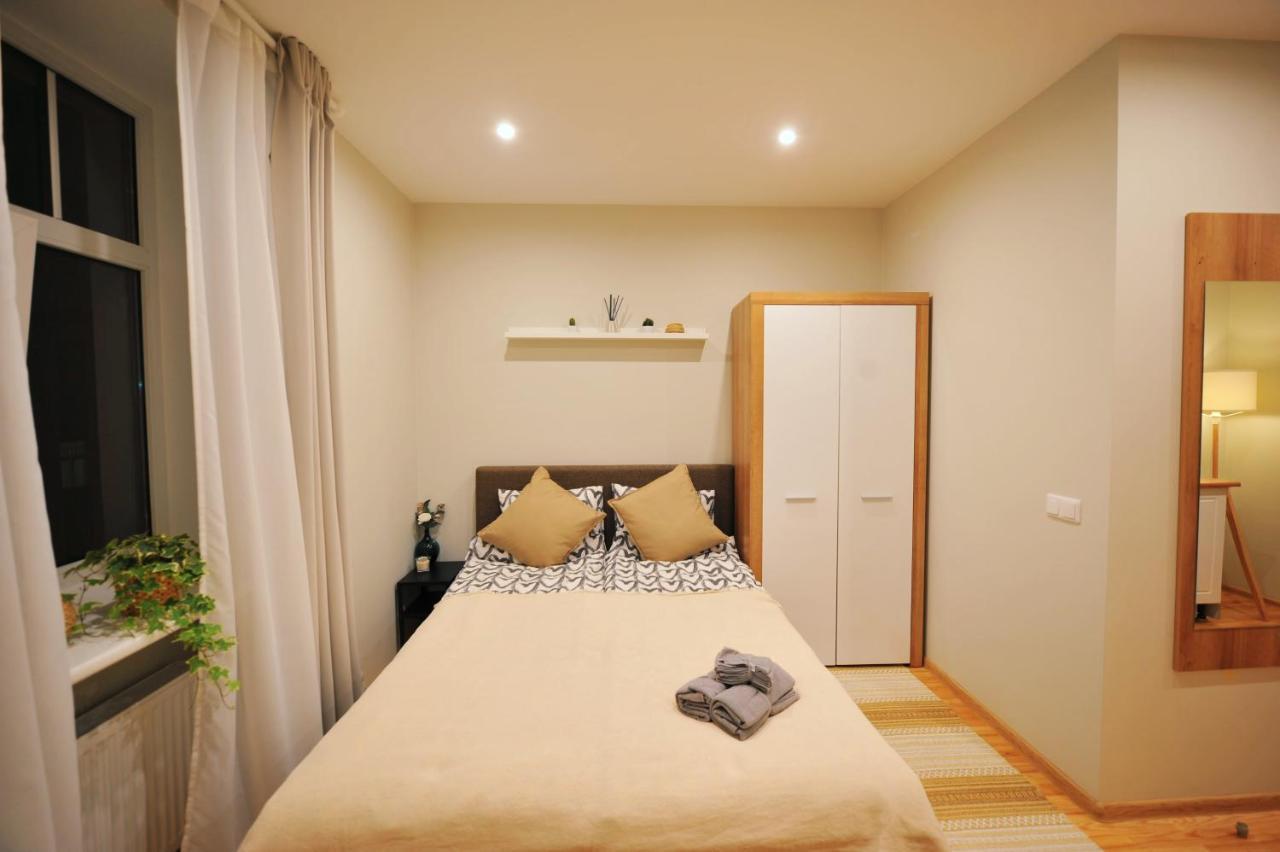 Central Comfort At Hanzas Residence, Stay Near Cafes, Bars, Museums & Esplanade Ryga Zewnętrze zdjęcie