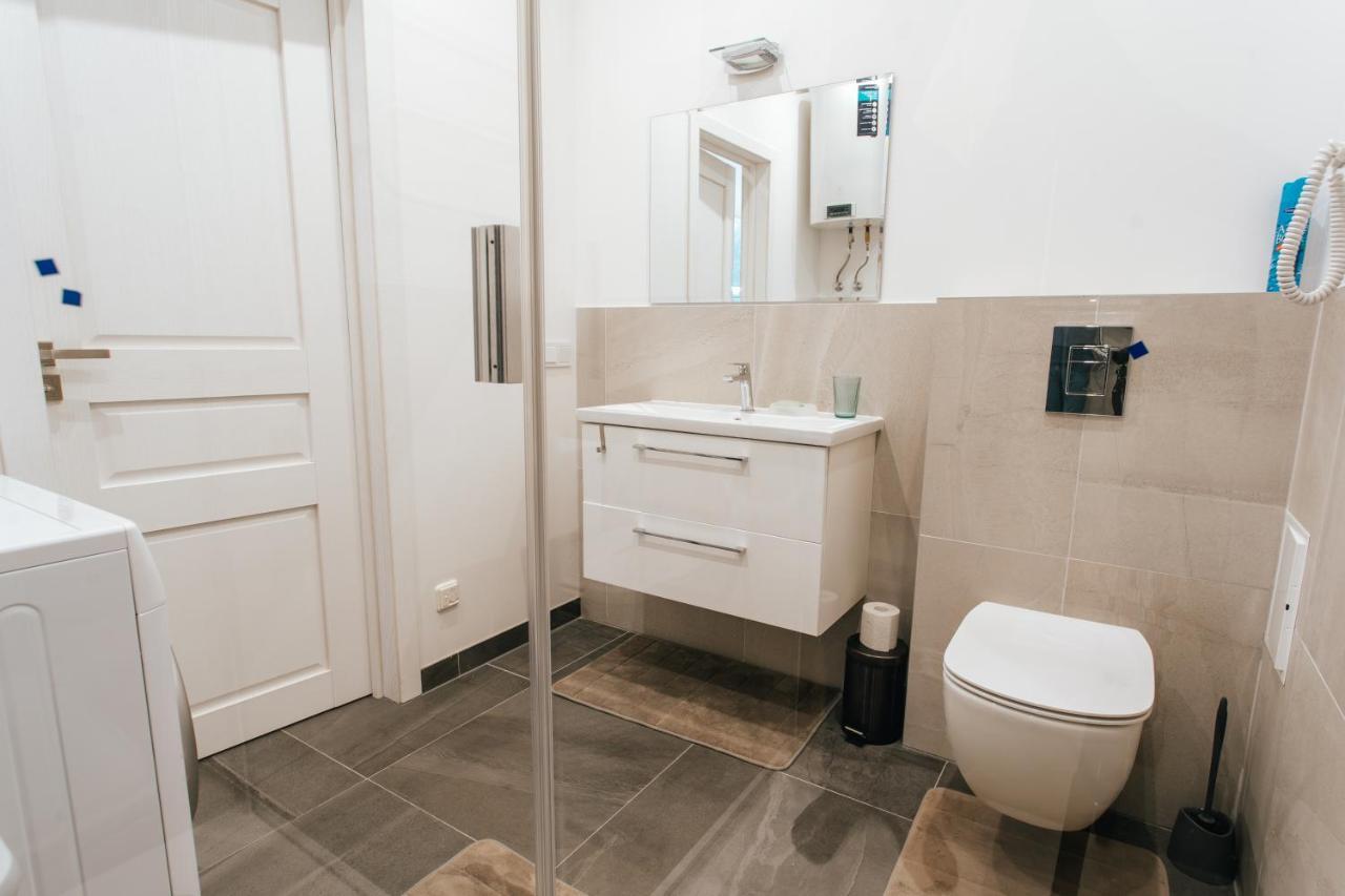 Central Comfort At Hanzas Residence, Stay Near Cafes, Bars, Museums & Esplanade Ryga Zewnętrze zdjęcie