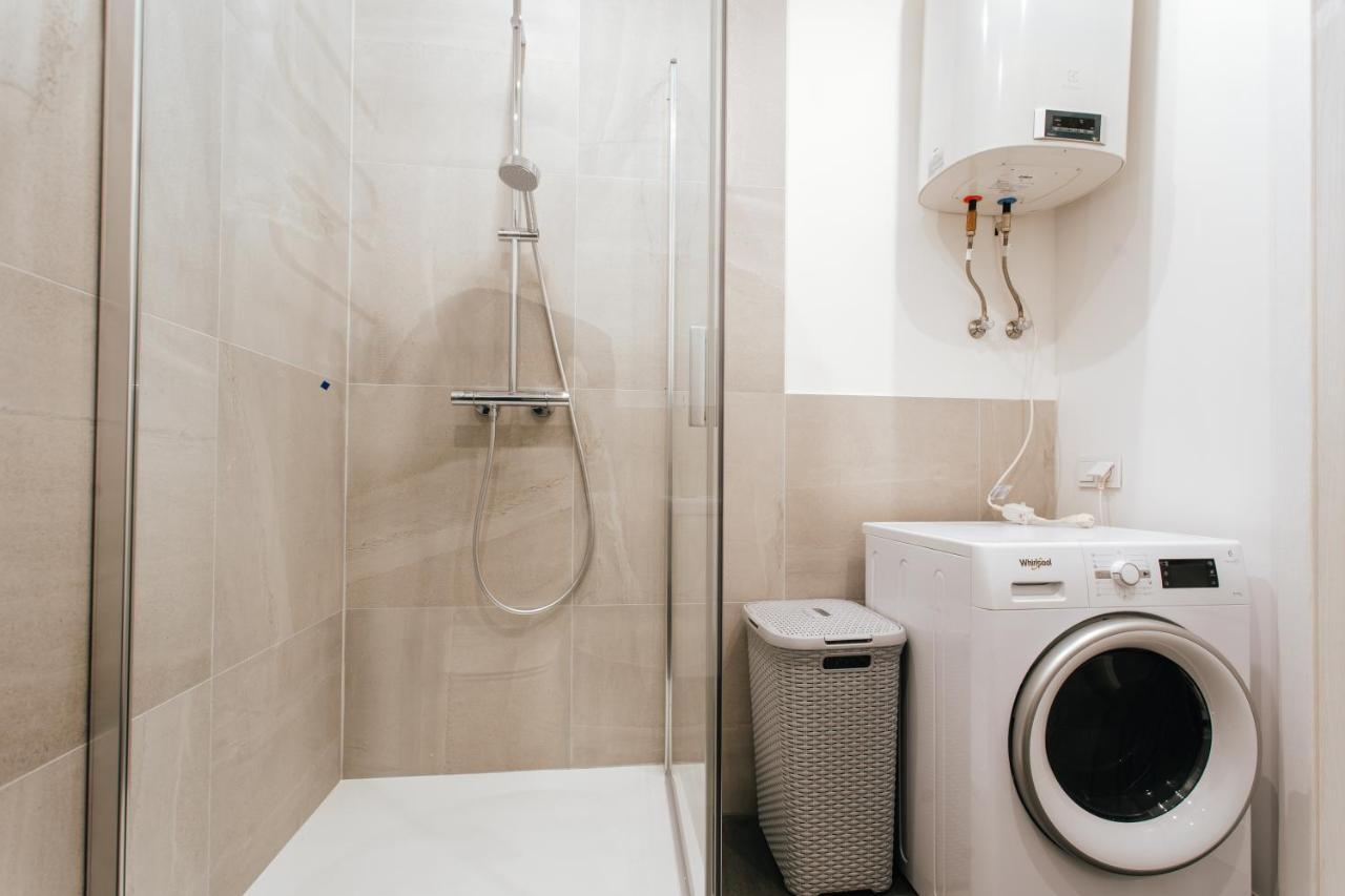 Central Comfort At Hanzas Residence, Stay Near Cafes, Bars, Museums & Esplanade Ryga Zewnętrze zdjęcie